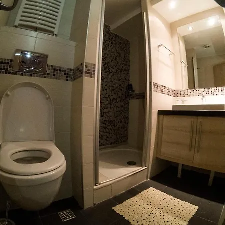 Brvenik 103, Konaci, *